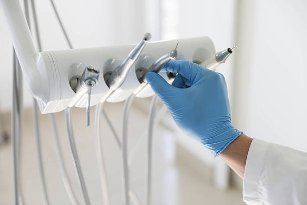 Professional Tooth Extraction technician working in Rochester, MI